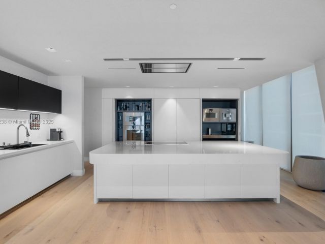 Apartment for sale  Unit #2402 - photo 6409121