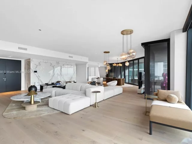 4-bedroom condo for sale in Miami - 1000 Biscayne Blvd 2402 - MondialRealty