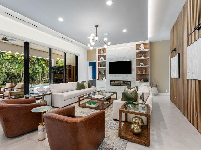 Home for sale at 499 NE 4th Street - photo 6932525