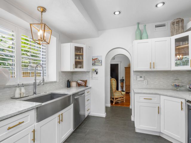 Home for sale at 528 32nd Street - photo 6413943