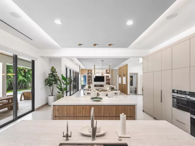 5-bedroom home for sale in Boca Raton - 499 NE 4th Street - MondialRealty