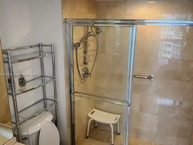 3-bedroom condo for rent in Sunny Isles Beach - 19111 Collins Ave 701 - MondialRealty