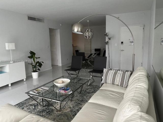 Apartment for rent  Unit #1115 - photo 6408130