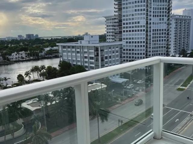 1-bedroom condo for rent in Miami Beach - 5601 Collins Ave 1115 - MondialRealty