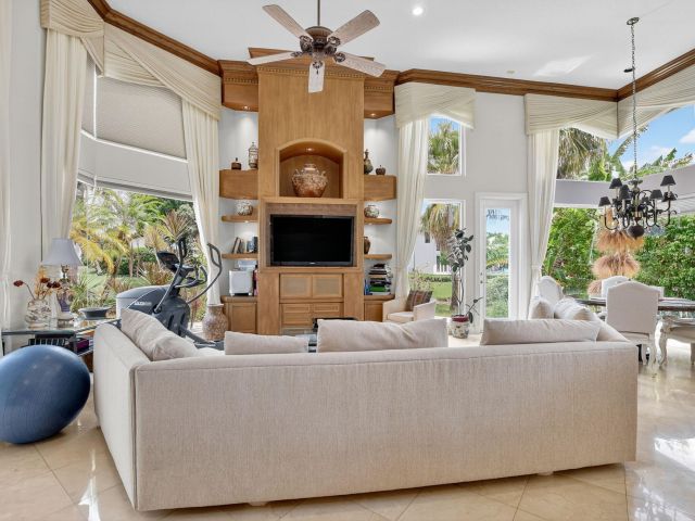 Home for sale at 6981 Lions Head Lane - photo 6409871