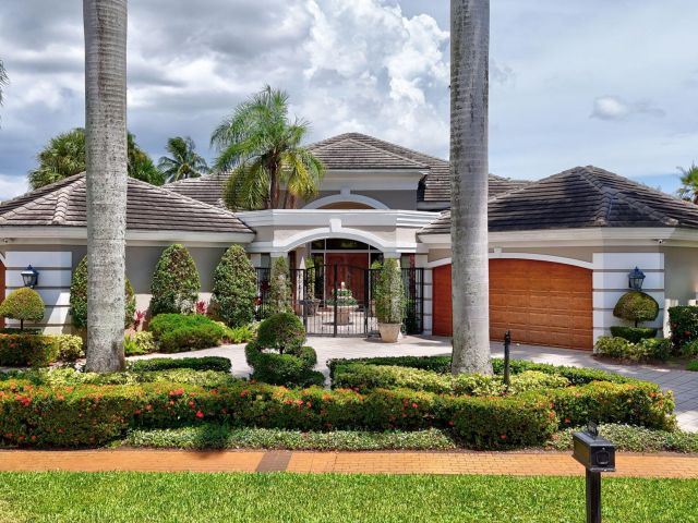 Home for sale at 6981 Lions Head Lane - photo 6409877