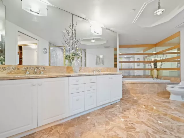 2-bedroom condo for sale in Surfside - 9595 Collins Ave N7-D - MondialRealty
