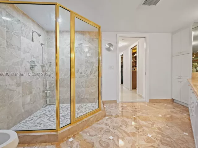 2-bedroom condo for sale in Surfside - 9595 Collins Ave N7-D - MondialRealty