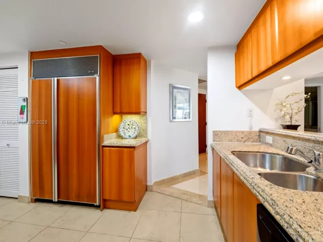 2-bedroom condo for sale in Surfside - 9595 Collins Ave N7-D - MondialRealty