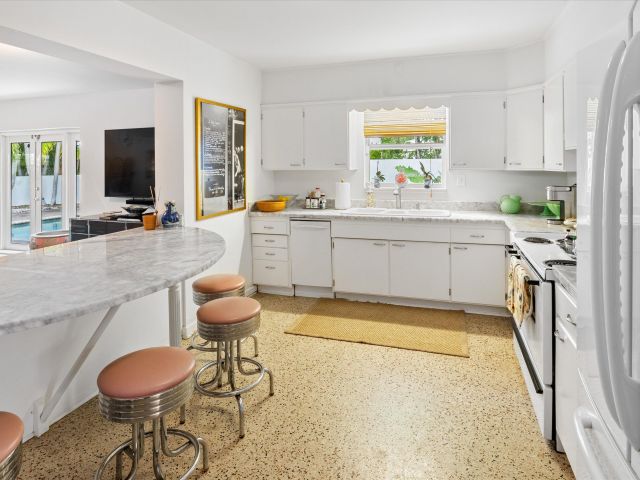 Home for rent at 202 32nd Street - photo 6408643