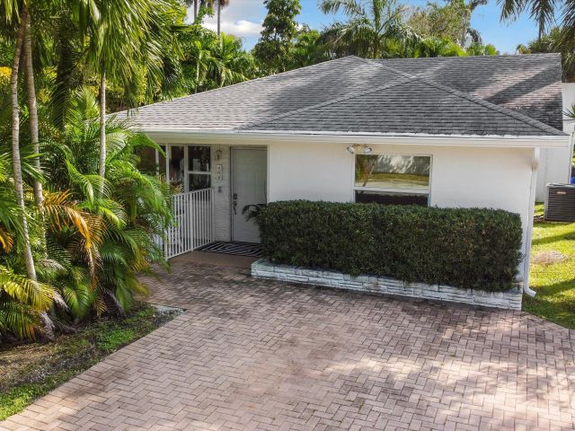 Home for rent at 202 32nd Street - photo 6408655