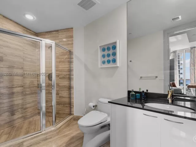 3-bedroom condo for rent in Sunny Isles Beach - 16001 Collins Ave 907 - MondialRealty