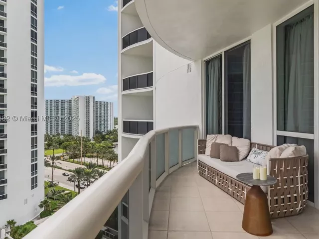 3-bedroom condo for rent in Sunny Isles Beach - 16001 Collins Ave 907 - MondialRealty