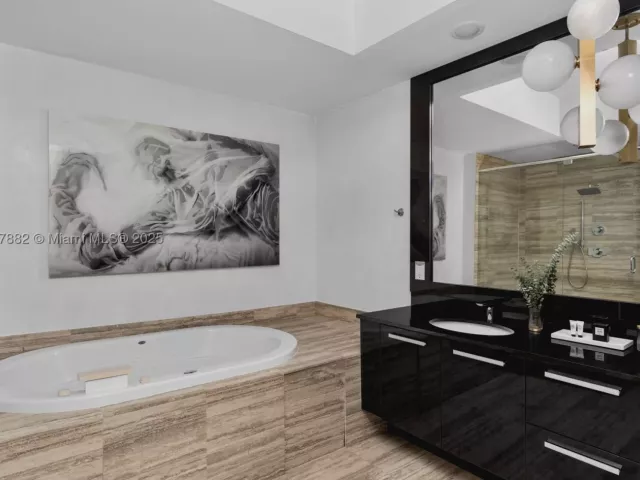 3-bedroom condo for rent in Sunny Isles Beach - 16001 Collins Ave 907 - MondialRealty