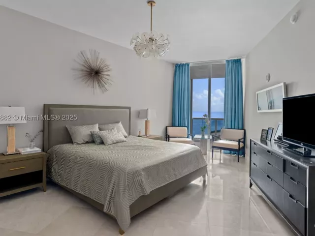 3-bedroom condo for rent in Sunny Isles Beach - 16001 Collins Ave 907 - MondialRealty