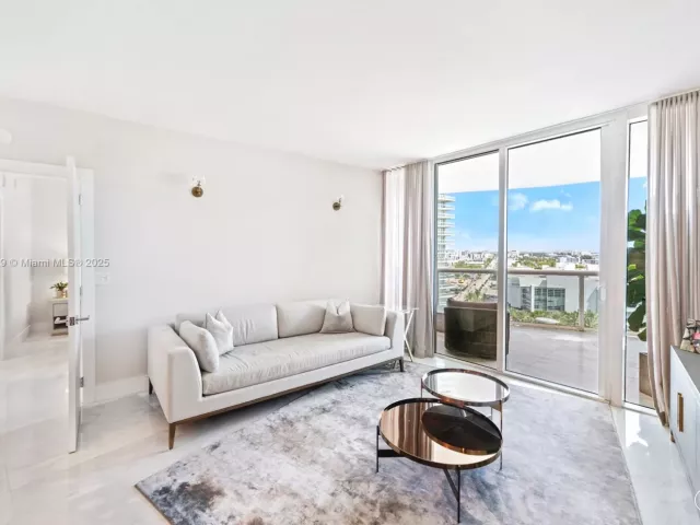 2-bedroom condo for sale in Miami Beach - 400 Alton Rd 1405 - MondialRealty
