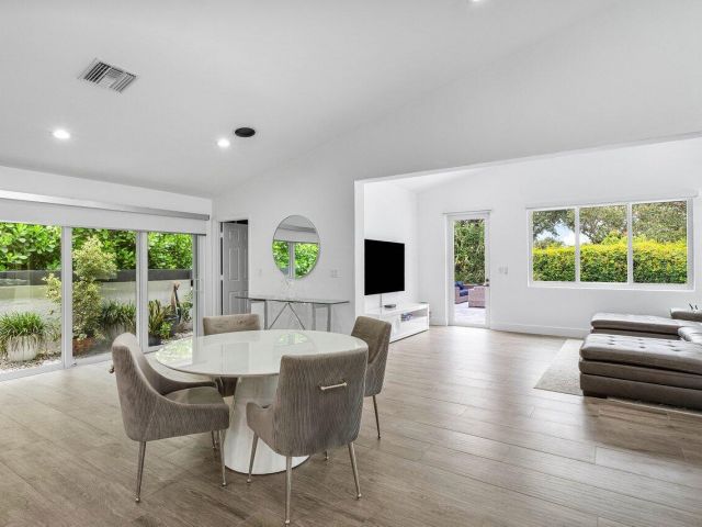 Home for sale at 4564 Bocaire Boulevard - photo 6409510