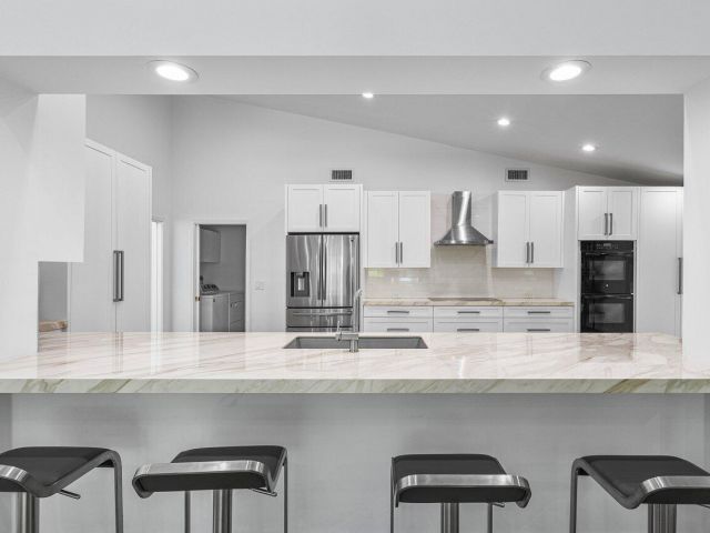 Home for sale at 4564 Bocaire Boulevard - photo 6409511