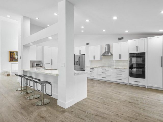 Home for sale at 4564 Bocaire Boulevard - photo 6409512