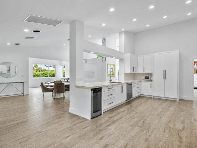 Home for sale at 4564 Bocaire Boulevard - photo 6409513