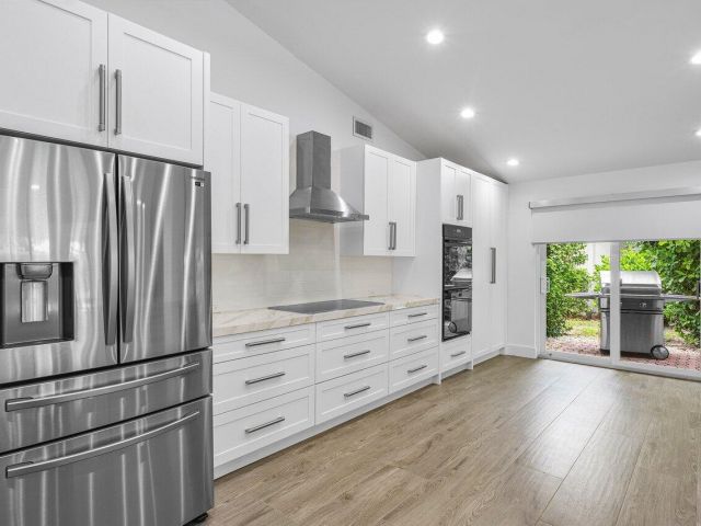 Home for sale at 4564 Bocaire Boulevard - photo 6409514