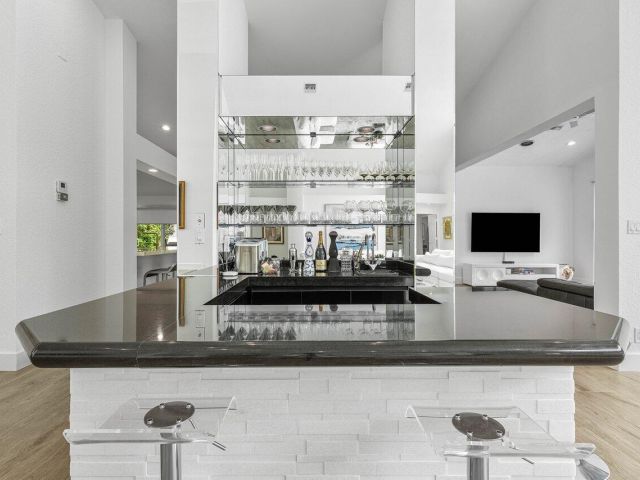 Home for sale at 4564 Bocaire Boulevard - photo 6409517