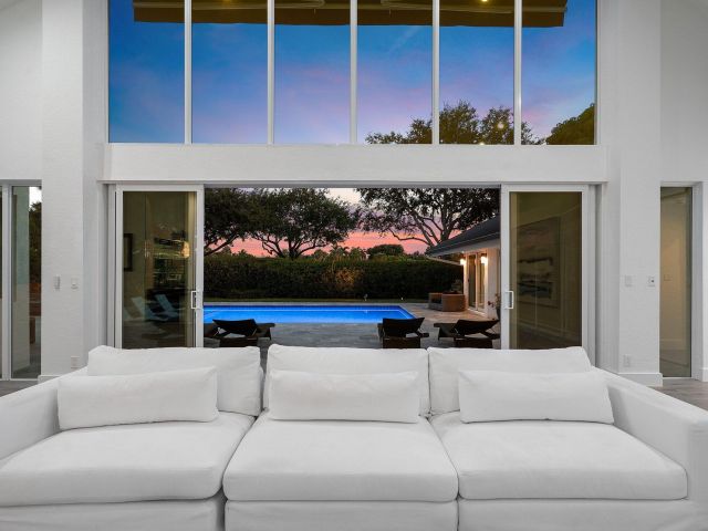 Home for sale at 4564 Bocaire Boulevard - photo 6409519