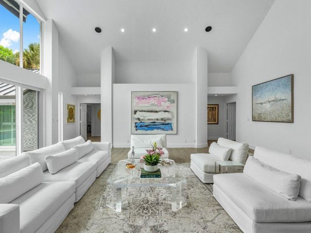 Home for sale at 4564 Bocaire Boulevard - photo 6409522