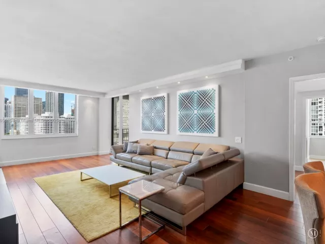 3-bedroom condo for sale in Miami - 701 Brickell Key Blvd 1603 - MondialRealty