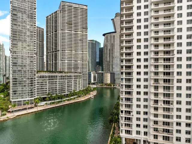 3-bedroom condo for sale in Miami - 701 Brickell Key Blvd 1603 - MondialRealty