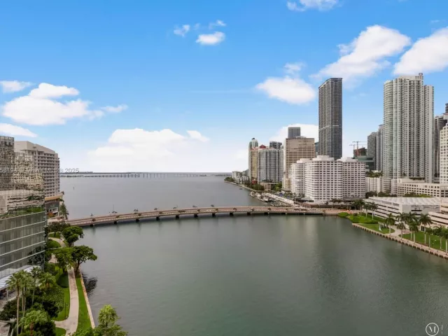 3-bedroom condo for sale in Miami - 701 Brickell Key Blvd 1603 - MondialRealty
