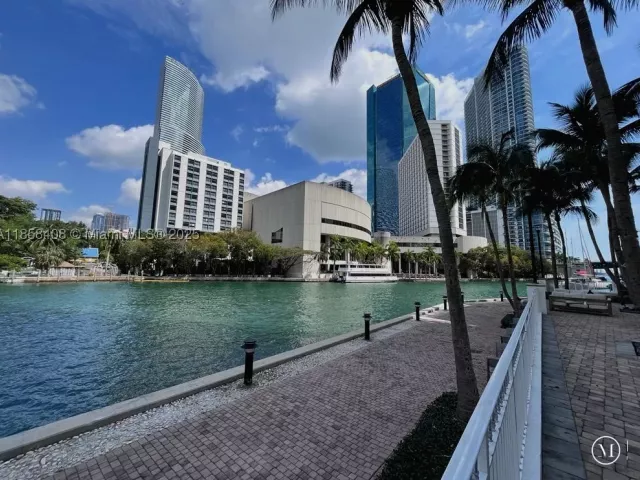 1-bedroom condo for sale in Miami - 31 SE 5th St 2603 - MondialRealty