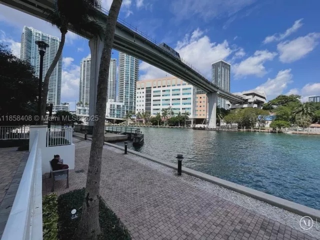 1-bedroom condo for sale in Miami - 31 SE 5th St 2603 - MondialRealty