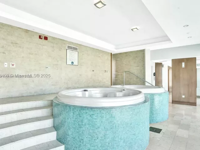 1-bedroom condo for sale in Miami - 31 SE 5th St 2603 - MondialRealty