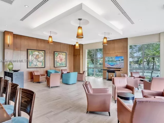 1-bedroom condo for sale in Miami - 31 SE 5th St 2603 - MondialRealty