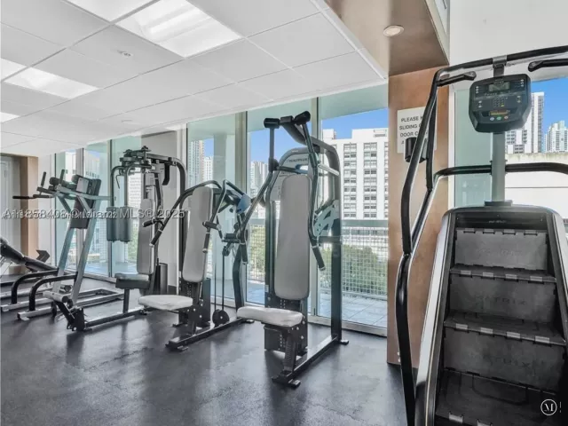 1-bedroom condo for sale in Miami - 31 SE 5th St 2603 - MondialRealty