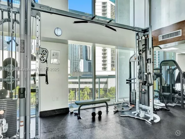 1-bedroom condo for sale in Miami - 31 SE 5th St 2603 - MondialRealty