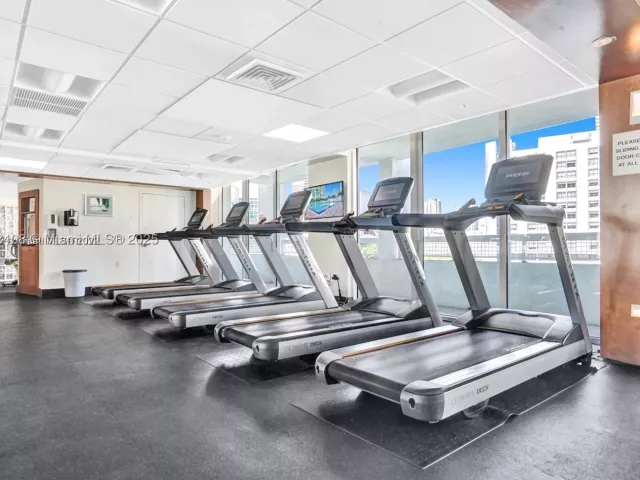 1-bedroom condo for sale in Miami - 31 SE 5th St 2603 - MondialRealty