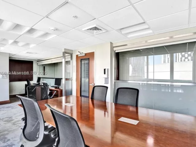 1-bedroom condo for sale in Miami - 31 SE 5th St 2603 - MondialRealty