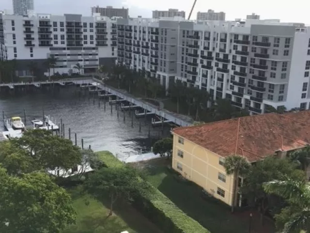 1-bedroom condo for sale in Miami - 31 SE 5th St 2603 - MondialRealty