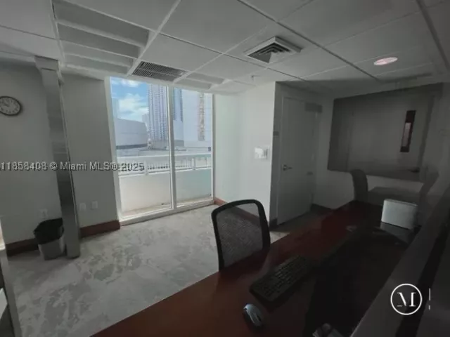1-bedroom condo for sale in Miami - 31 SE 5th St 2603 - MondialRealty