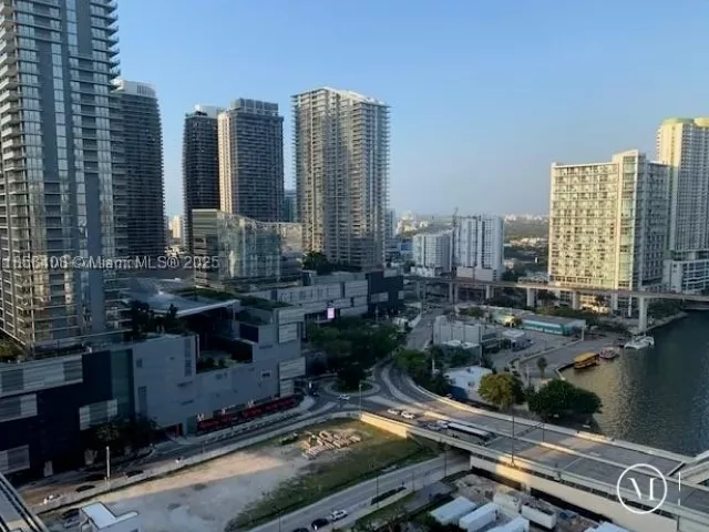 1-bedroom condo for sale in Miami - 31 SE 5th St 2603 - MondialRealty