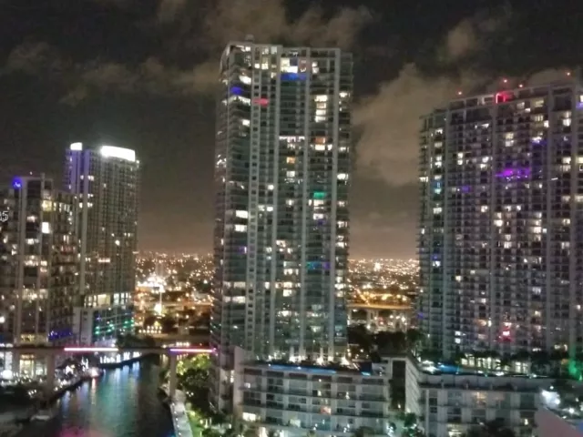 1-bedroom condo for sale in Miami - 31 SE 5th St 2603 - MondialRealty