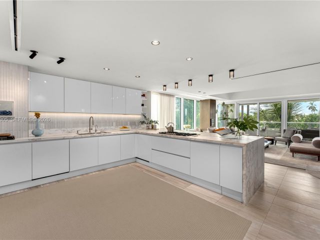 Apartment for sale  Unit #421 - photo 6425381