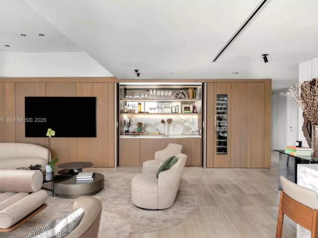 3-bedroom condo for sale in Miami Beach - 4701 N Meridian Ave 421 - MondialRealty