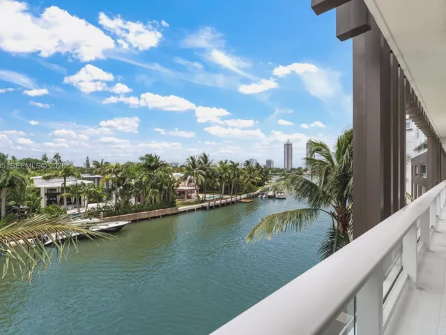 3-bedroom condo for sale in Miami Beach - 4701 N Meridian Ave 421 - MondialRealty