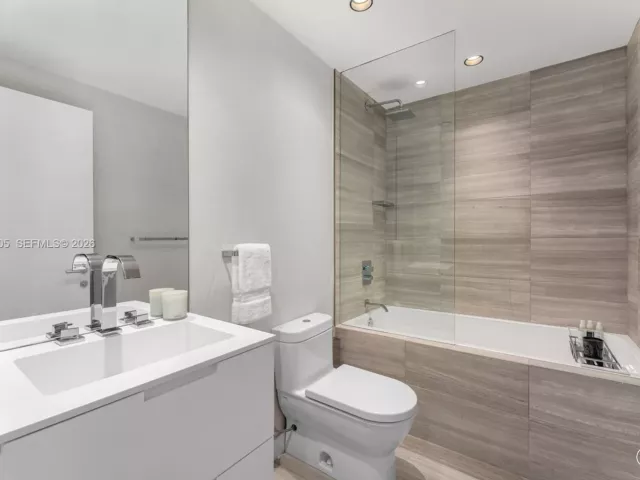 3-bedroom condo for sale in Miami Beach - 4701 N Meridian Ave 421 - MondialRealty