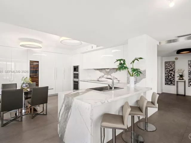 4-bedroom condo for sale in Sunny Isles Beach - 330 Sunny Isles Blvd 5-502 - MondialRealty