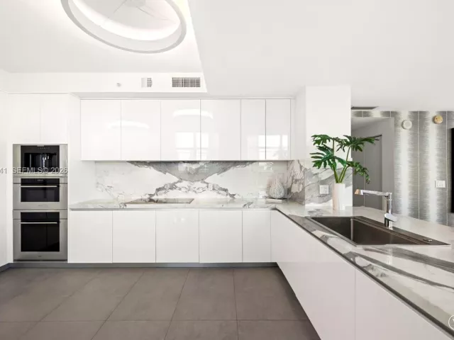 4-bedroom condo for sale in Sunny Isles Beach - 330 Sunny Isles Blvd 5-502 - MondialRealty