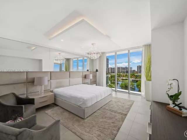 4-bedroom condo for sale in Sunny Isles Beach - 330 Sunny Isles Blvd 5-502 - MondialRealty